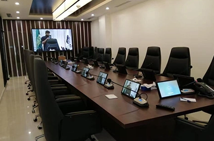 Sistema de conferencias de audio inteligente para el edificio de oficinas en Arabia Saudita